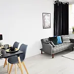 M11 Outstanding Apartment With Balcony