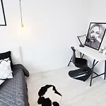 M11 Outstanding Apartment With Balcony