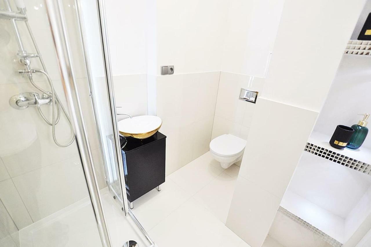M11 Outstanding With Balcony
