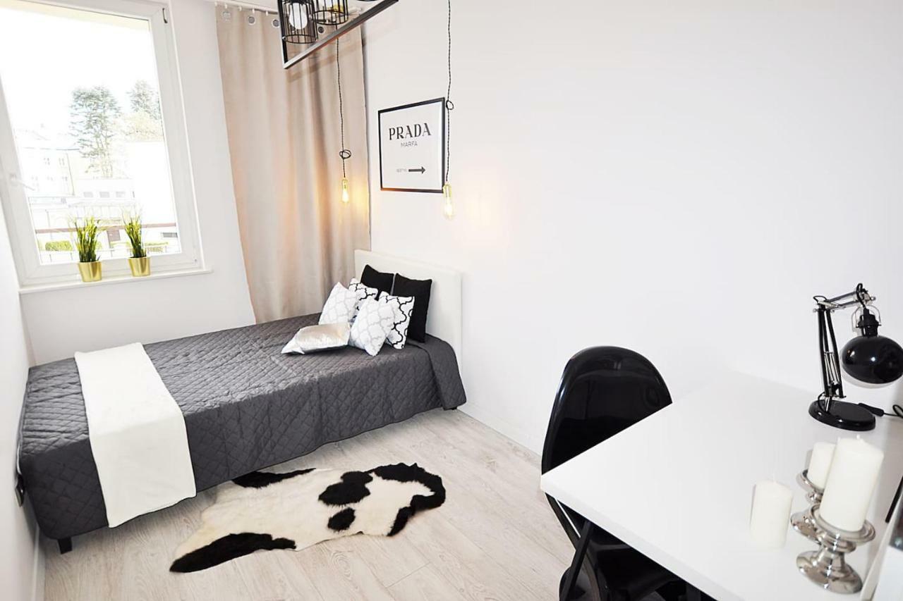 Apartment M11 Outstanding With Balcony Warsaw